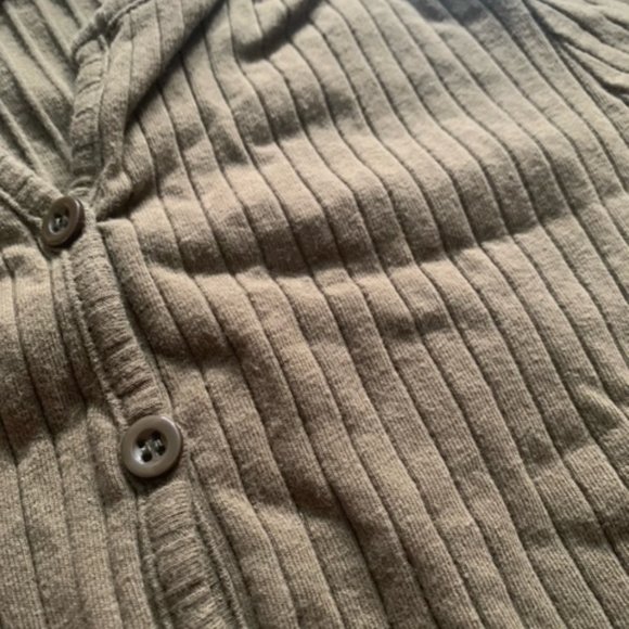 button-up - Picture 3 of 4